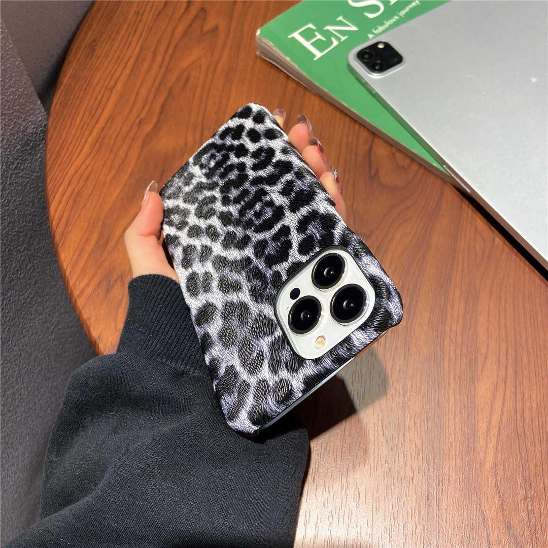 black leopard 14 iphone case
